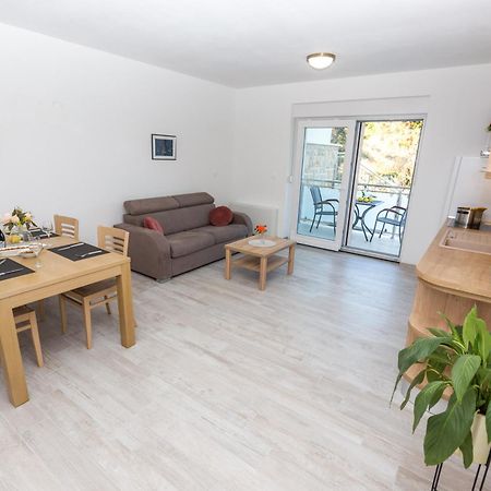 Apartmani Villa Paulo Starigrad Paklenica Habitación foto