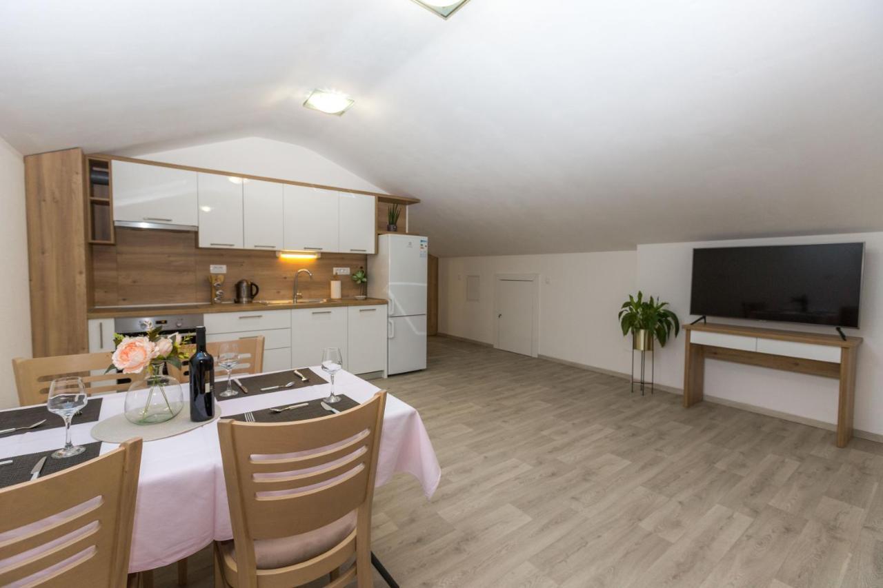 Apartmani Villa Paulo Starigrad Paklenica Exterior foto