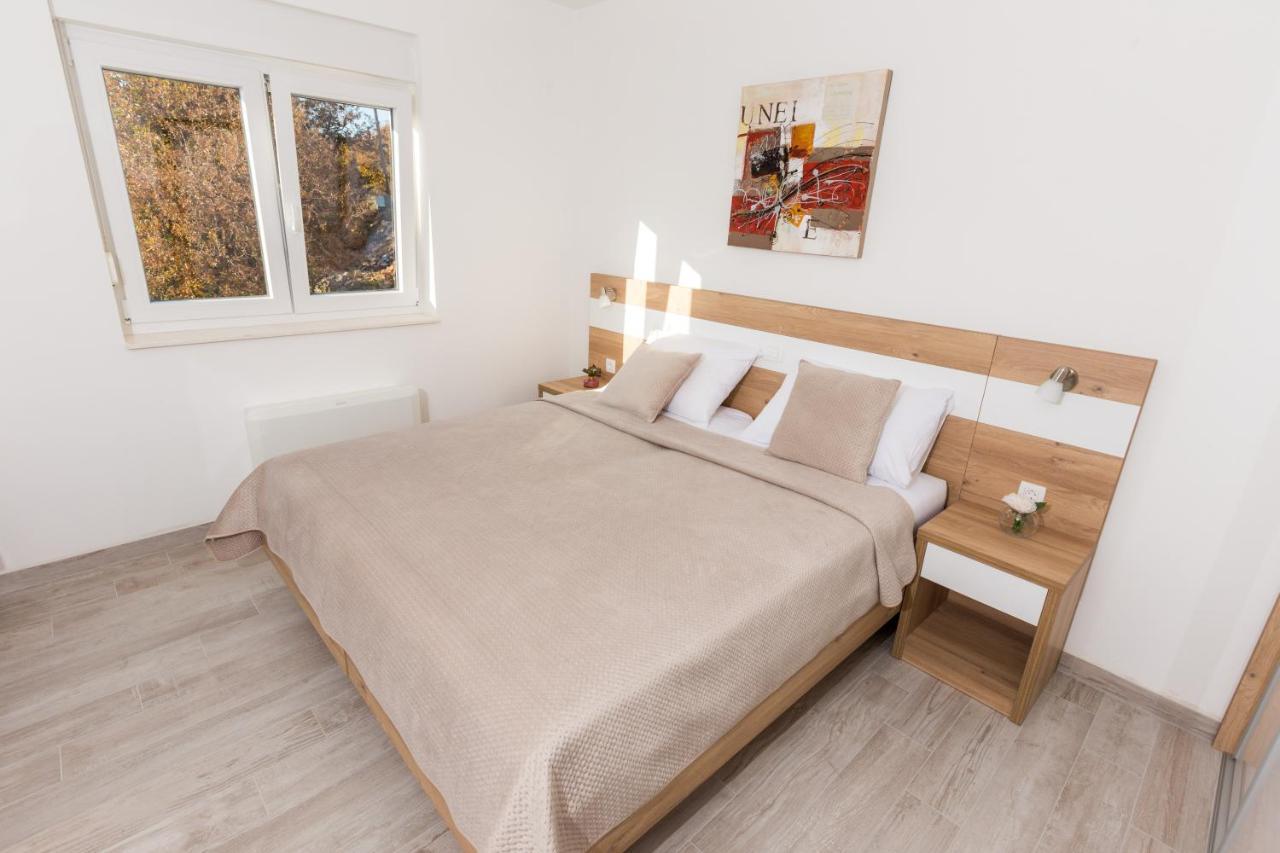 Apartmani Villa Paulo Starigrad Paklenica Exterior foto