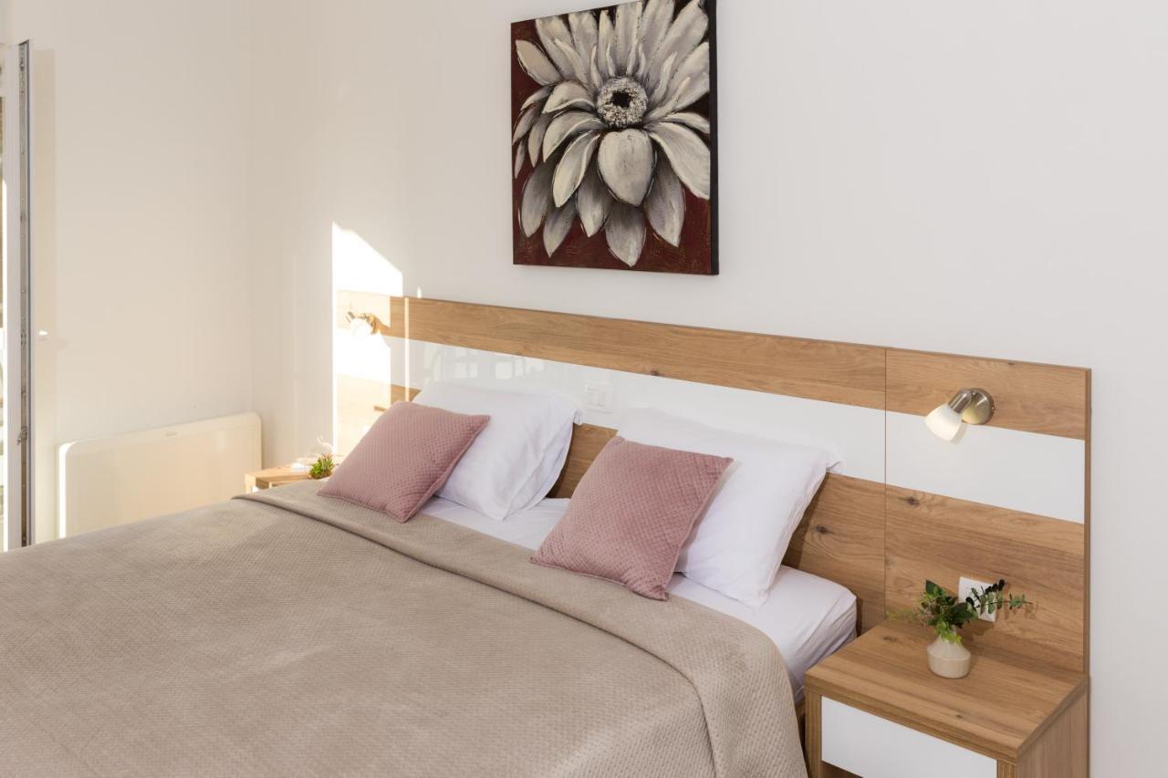 Apartmani Villa Paulo Starigrad Paklenica Exterior foto