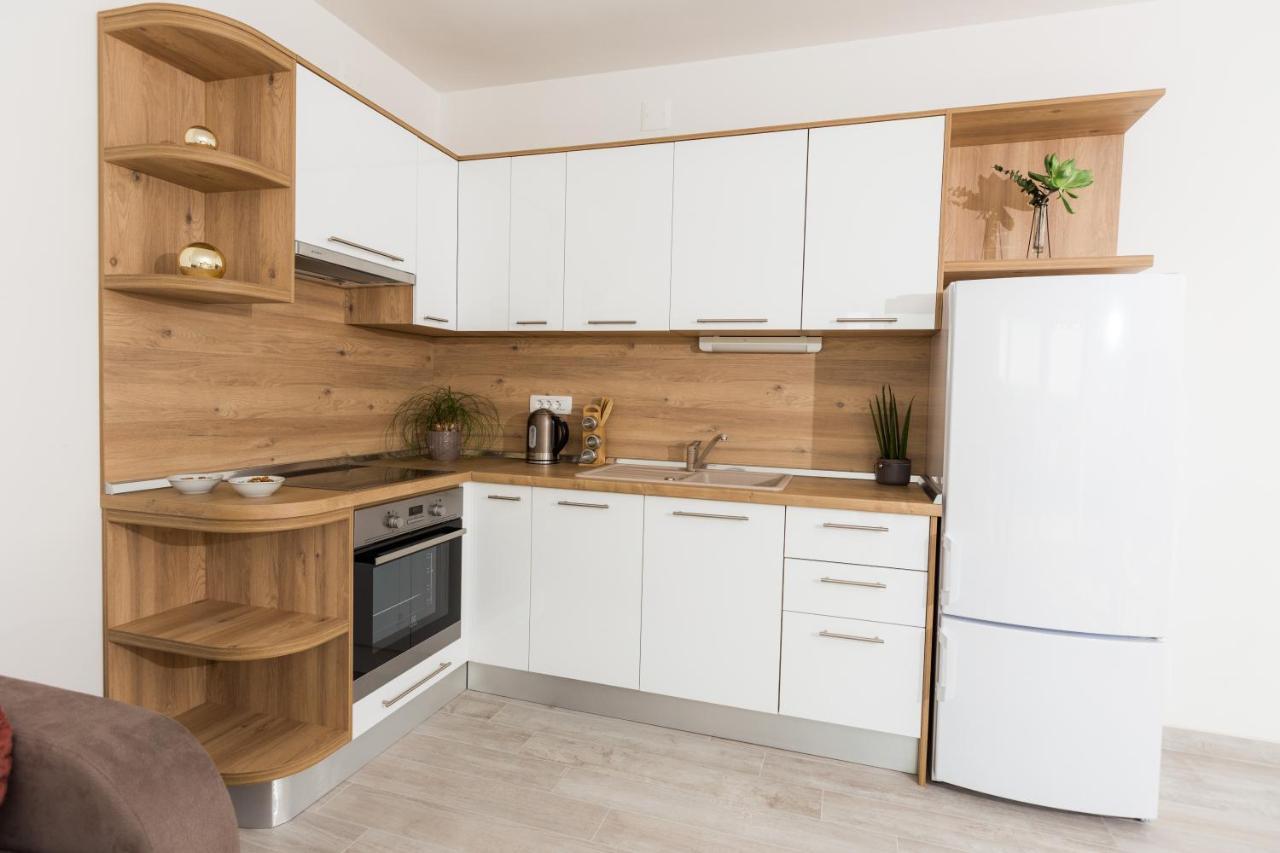 Apartmani Villa Paulo Starigrad Paklenica Exterior foto