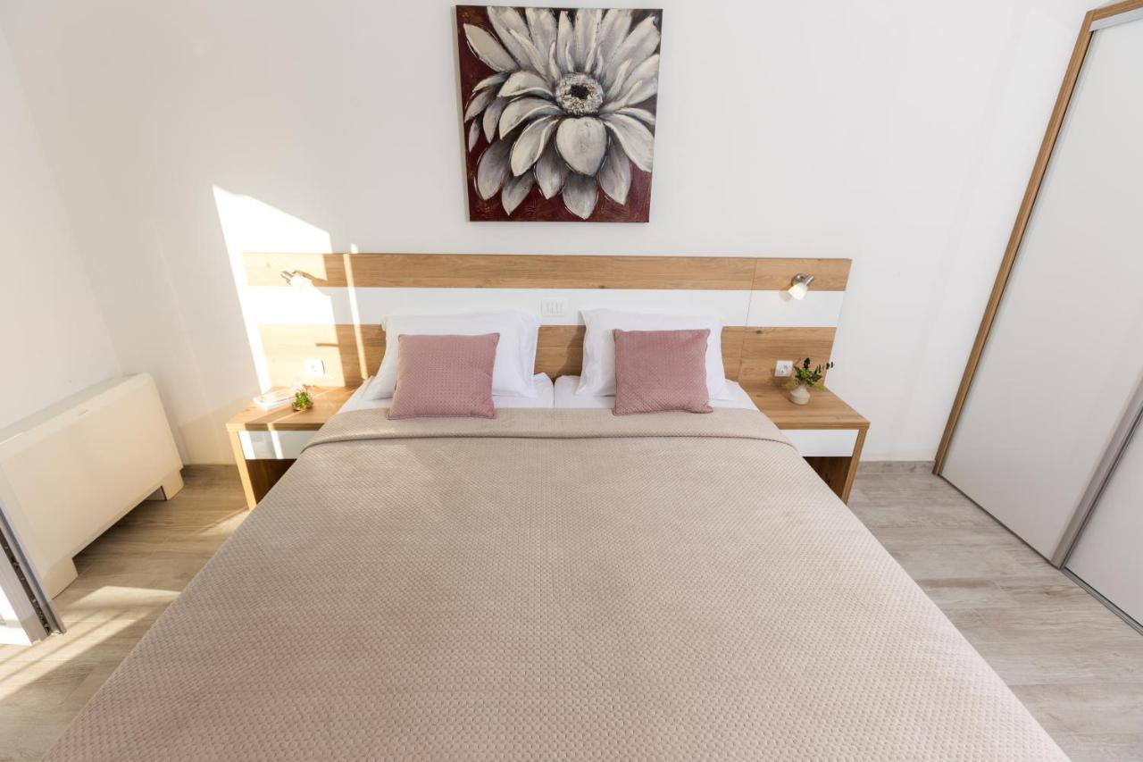 Apartmani Villa Paulo Starigrad Paklenica Exterior foto